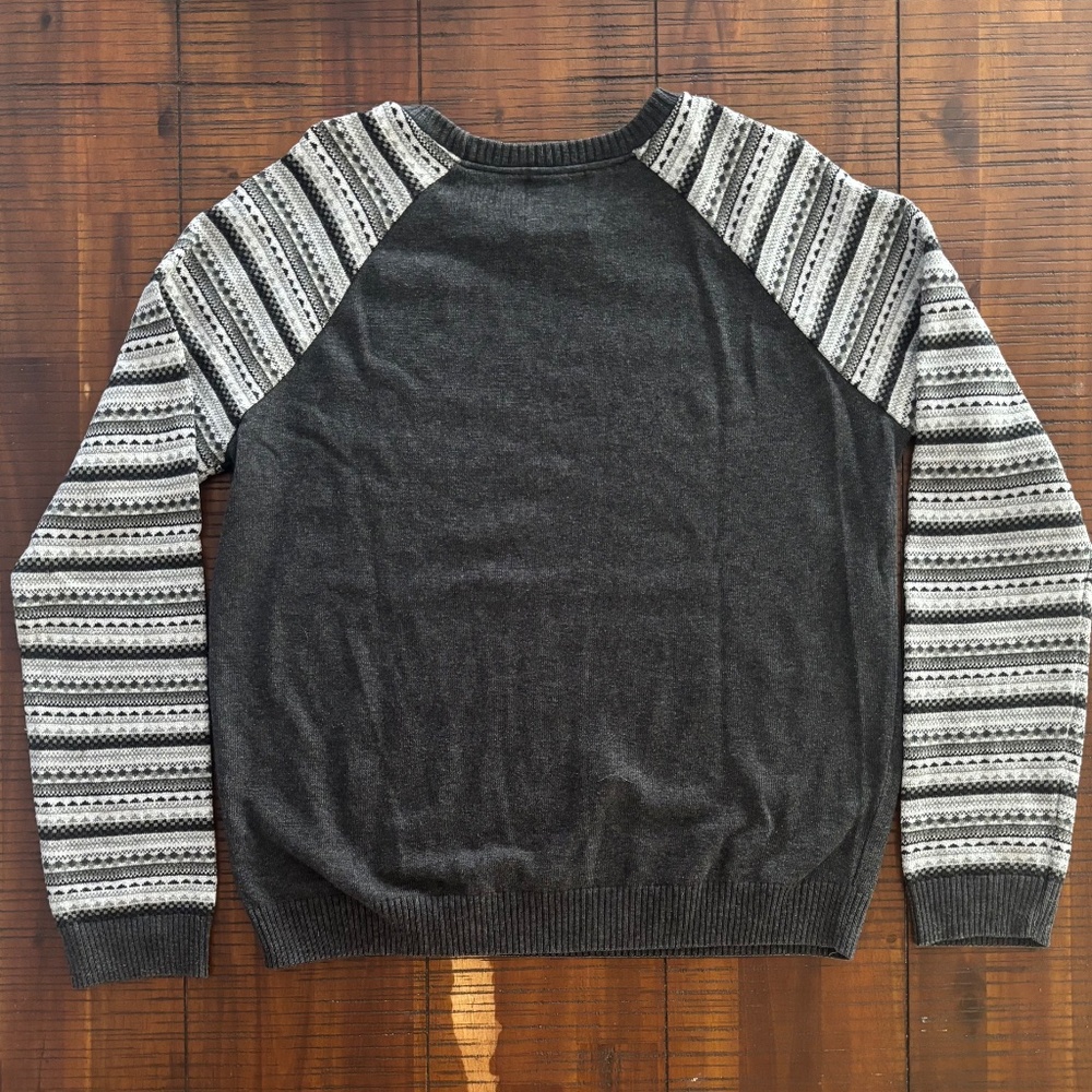 Men's Pattern Sweater - Picture 2 of 2